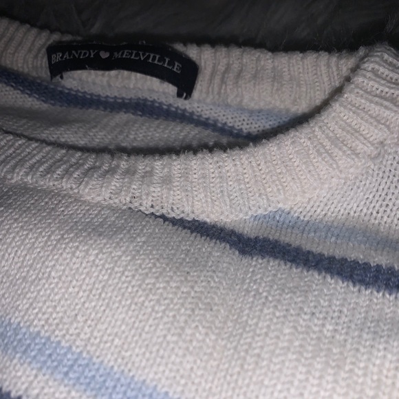 Brandy Melville Jessica Sweater - Picture 2 of 3